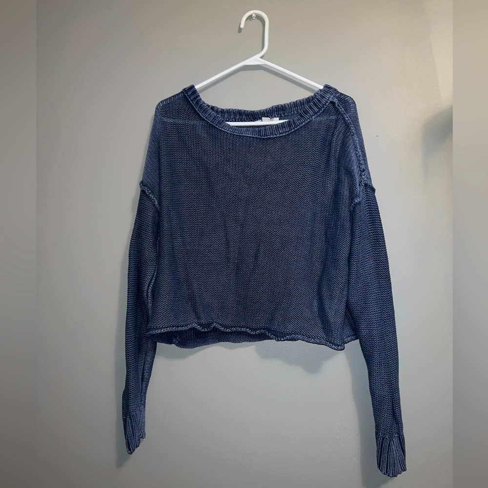 American Eagle navy blue crew neck sweater